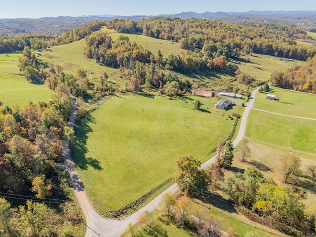 508 Whitelocke RD, Floyd, VA 24091