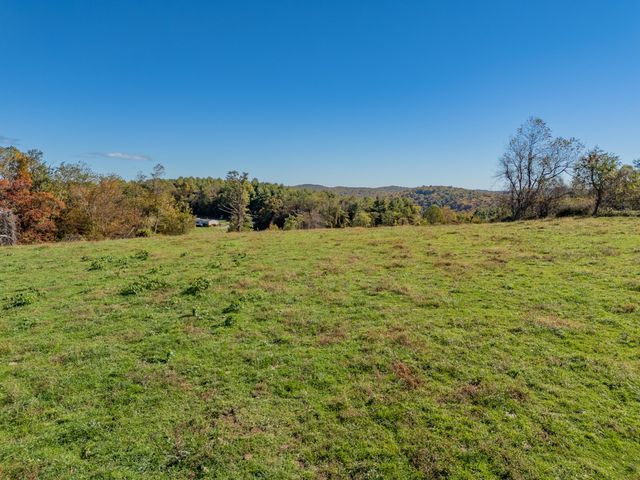 508 Whitelocke RD, Floyd, VA 24091
