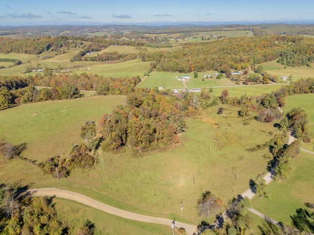 508 Whitelocke RD, Floyd, VA 24091