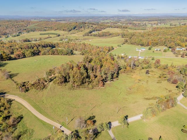 508 Whitelocke RD, Floyd, VA 24091