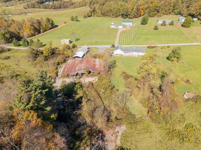 508 Whitelocke RD, Floyd, VA 24091