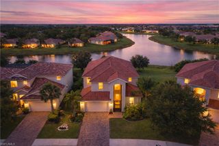 2446 Heydon CIR E, Naples, FL 34120