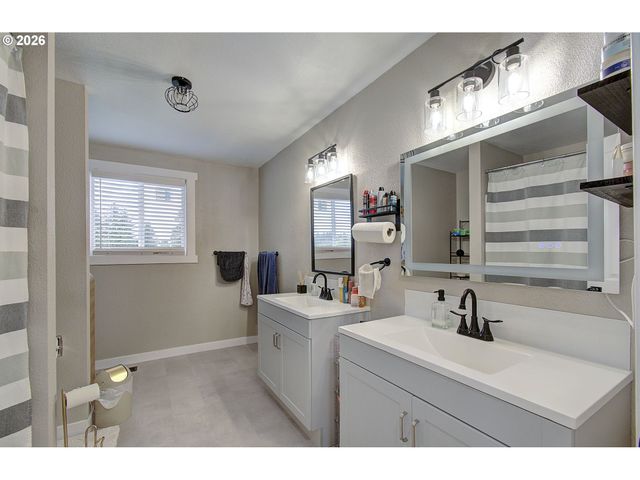 5701 Ne 204TH Ct, Vancouver, WA 98682