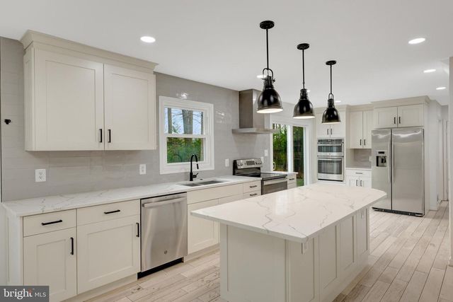 1108 BELLVIEW RD, Mclean, VA 22102