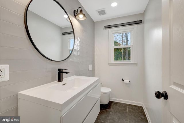 1108 BELLVIEW RD, Mclean, VA 22102