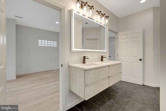 1108 BELLVIEW RD, Mclean, VA 22102