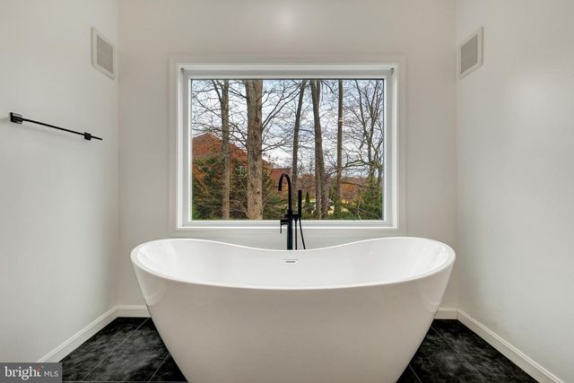 1108 BELLVIEW RD, Mclean, VA 22102