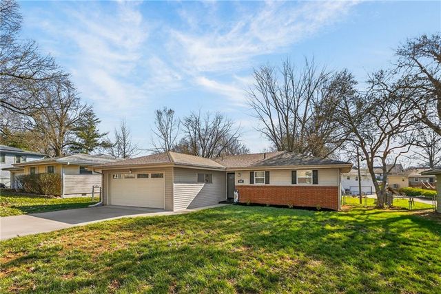 3407 E Lantern Lane, St Joseph, MO 64506