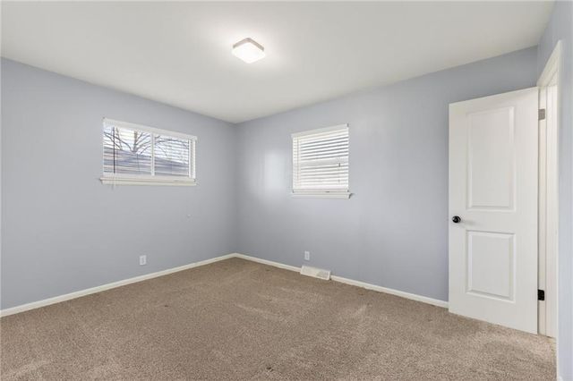 3407 E Lantern Lane, St Joseph, MO 64506