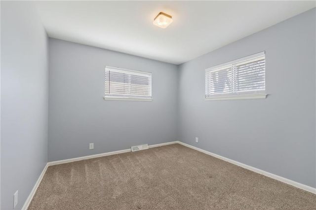 3407 E Lantern Lane, St Joseph, MO 64506