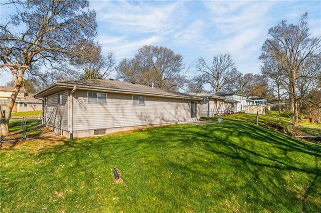 3407 E Lantern Lane, St Joseph, MO 64506