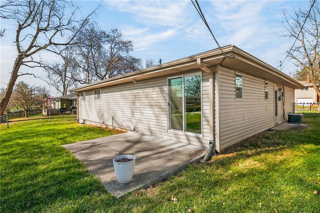 3407 E Lantern Lane, St Joseph, MO 64506