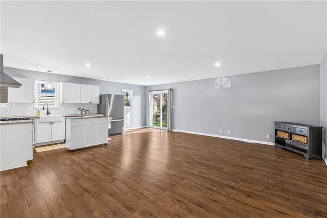 3407 E Lantern Lane, St Joseph, MO 64506