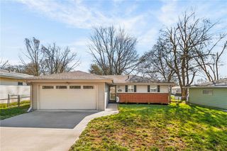 3407 E Lantern Lane, St Joseph, MO 64506