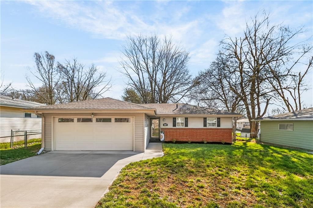 3407 E Lantern Lane, St Joseph, MO 64506