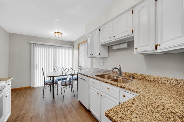 1264 Reading Court, Wheaton, IL 60189
