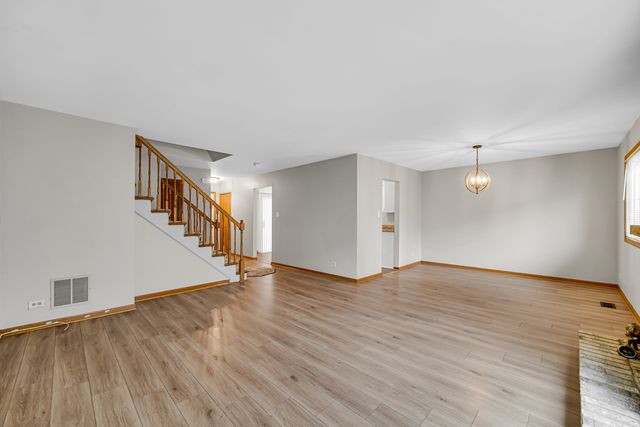 1264 Reading Court, Wheaton, IL 60189