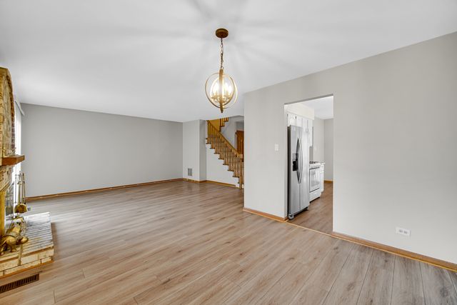 1264 Reading Court, Wheaton, IL 60189