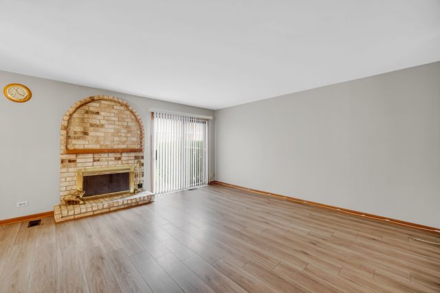 1264 Reading Court, Wheaton, IL 60189