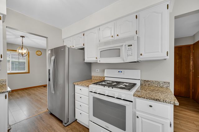 1264 Reading Court, Wheaton, IL 60189