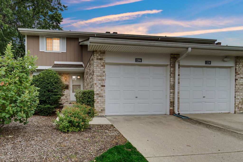 1264 Reading Court, Wheaton, IL 60189