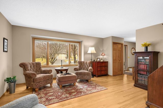 8682 Flamingo Drive, Chanhassen, MN 55317