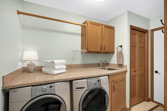 8682 Flamingo Drive, Chanhassen, MN 55317