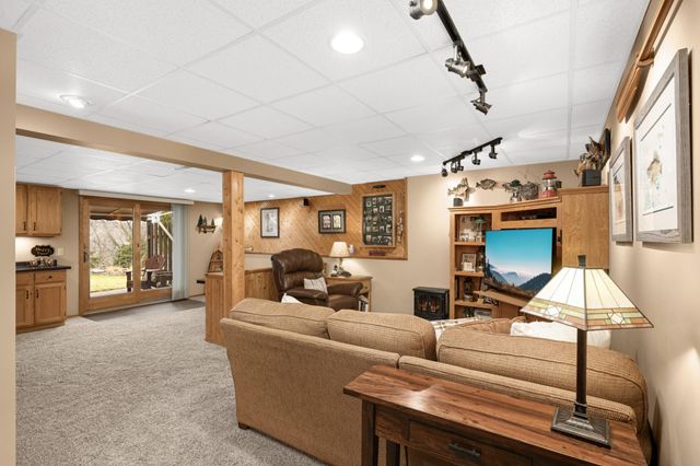 8682 Flamingo Drive, Chanhassen, MN 55317