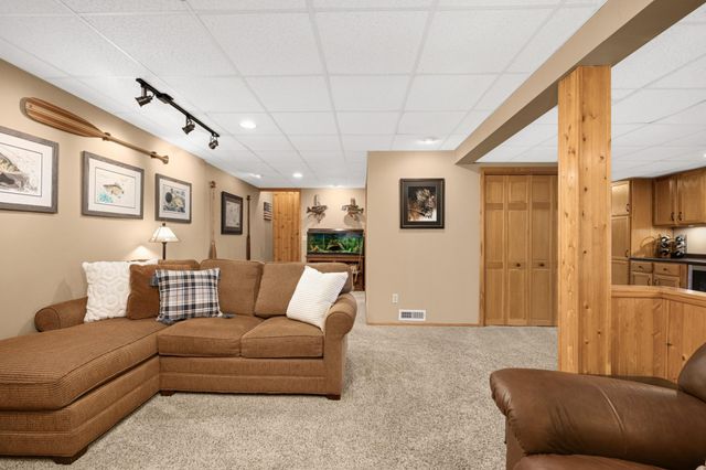 8682 Flamingo Drive, Chanhassen, MN 55317