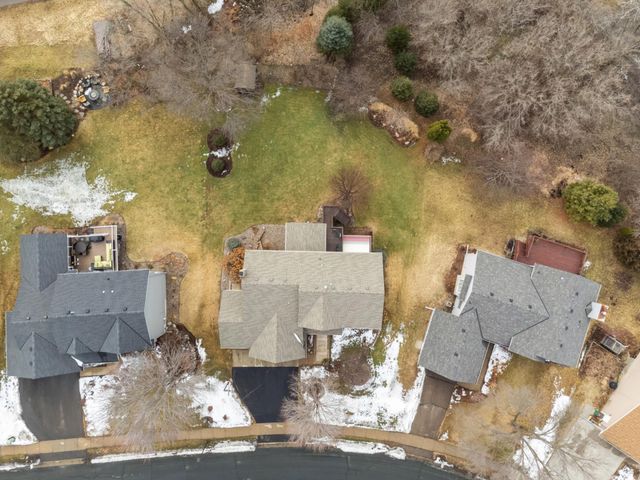 8682 Flamingo Drive, Chanhassen, MN 55317