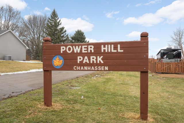 8682 Flamingo Drive, Chanhassen, MN 55317