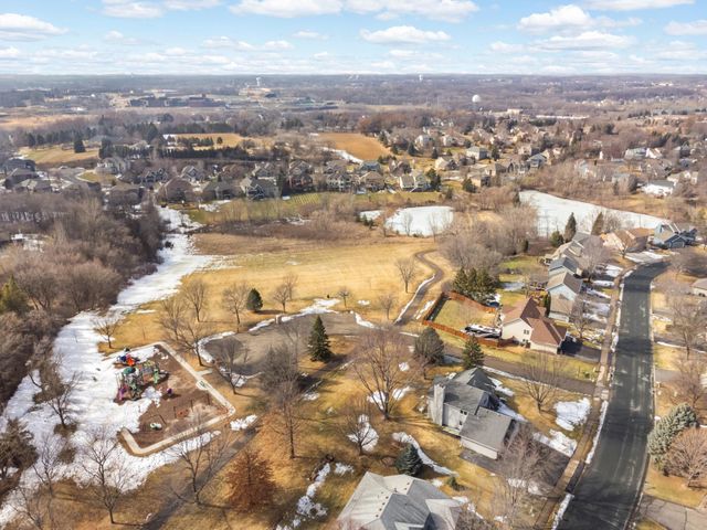 8682 Flamingo Drive, Chanhassen, MN 55317