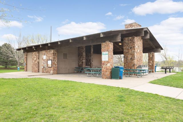 8682 Flamingo Drive, Chanhassen, MN 55317