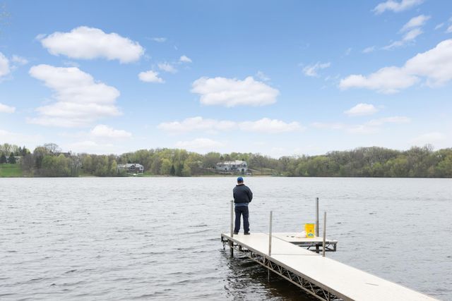 8682 Flamingo Drive, Chanhassen, MN 55317