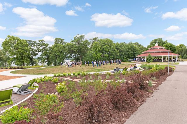 8682 Flamingo Drive, Chanhassen, MN 55317