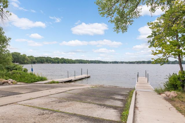 8682 Flamingo Drive, Chanhassen, MN 55317