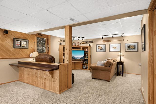 8682 Flamingo Drive, Chanhassen, MN 55317