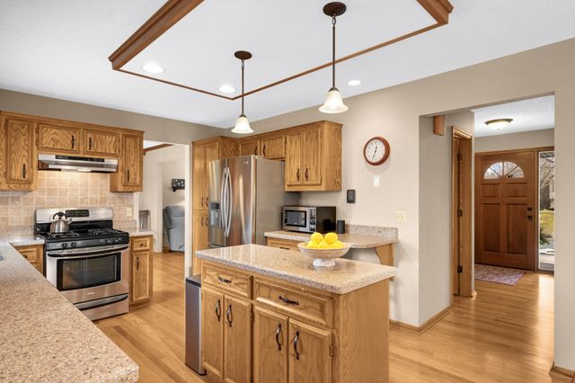 8682 Flamingo Drive, Chanhassen, MN 55317