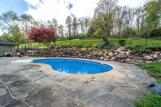 35 Thunder Ridge Drive, Rush, NY 14543