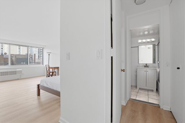 1440 N Lake Shore Drive 5F, Chicago, IL 60610