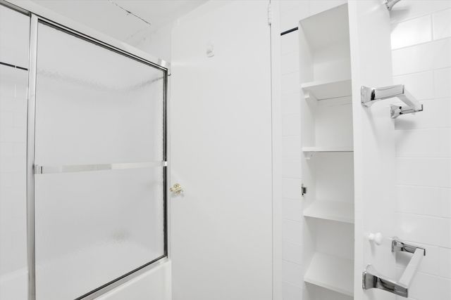 1440 N Lake Shore Drive 5F, Chicago, IL 60610