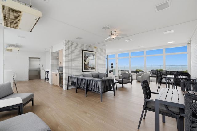 1440 N Lake Shore Drive 5F, Chicago, IL 60610