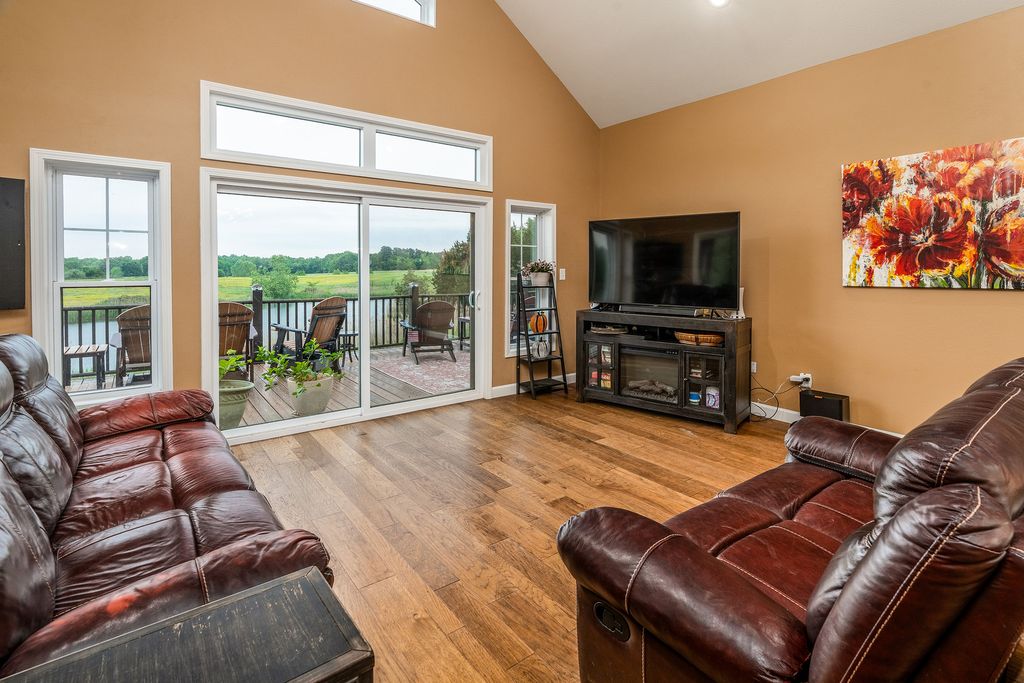 Image 15 of property listing at 3351 N McGeesville Road, Carbondale, IL 62902