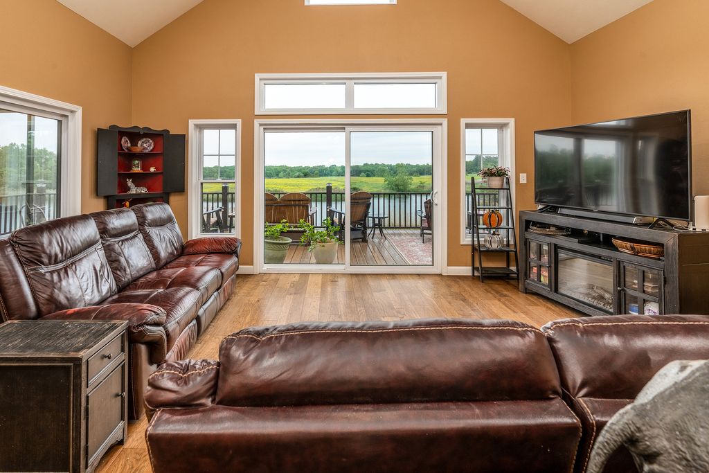 Image 18 of property listing at 3351 N McGeesville Road, Carbondale, IL 62902