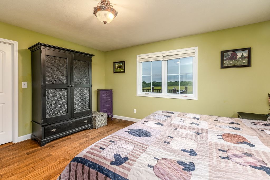Image 20 of property listing at 3351 N McGeesville Road, Carbondale, IL 62902