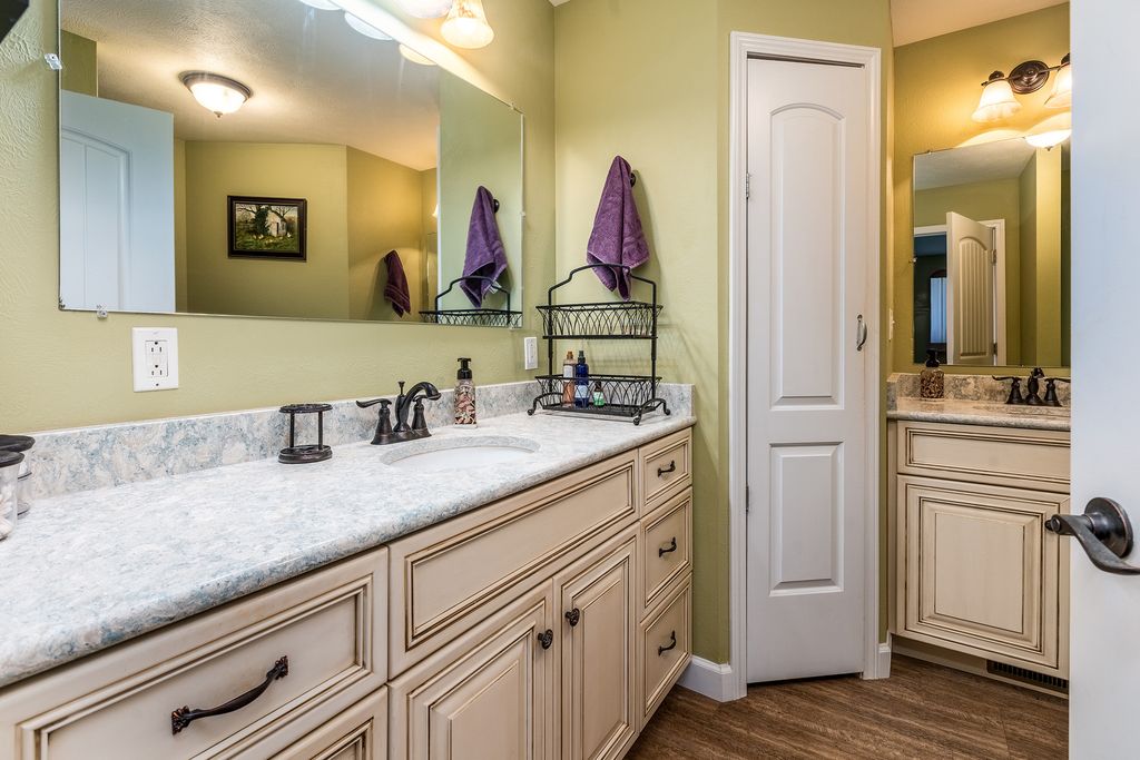 Image 23 of property listing at 3351 N McGeesville Road, Carbondale, IL 62902