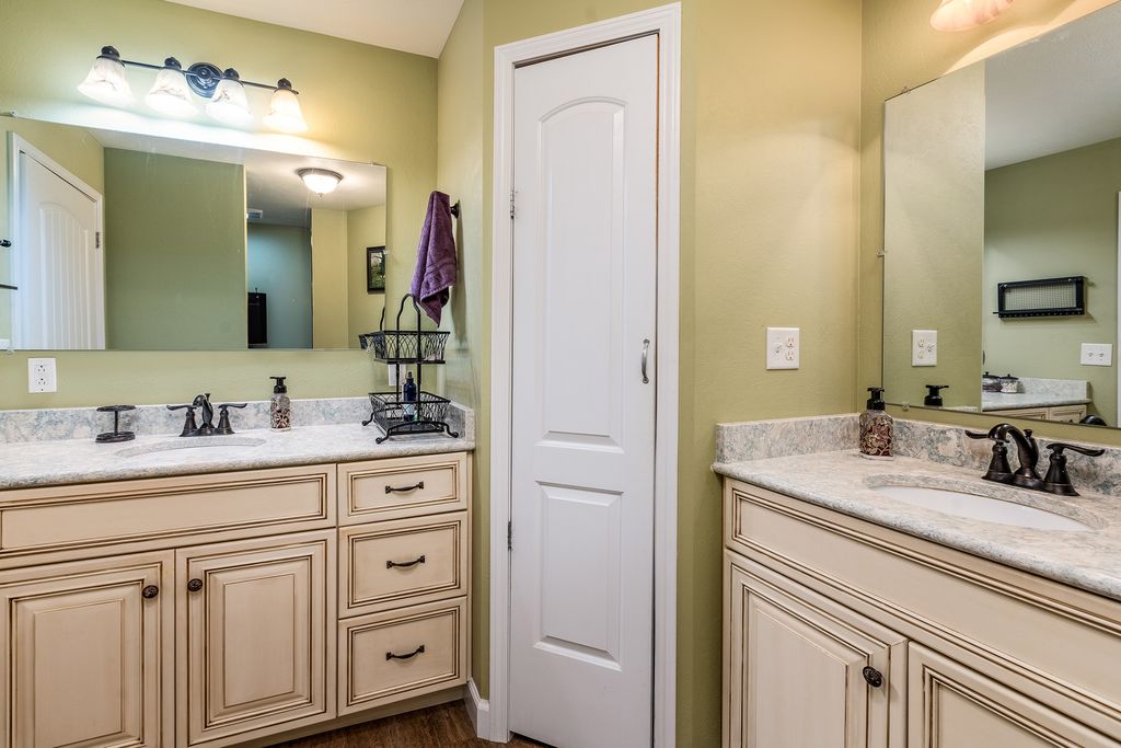 Image 24 of property listing at 3351 N McGeesville Road, Carbondale, IL 62902