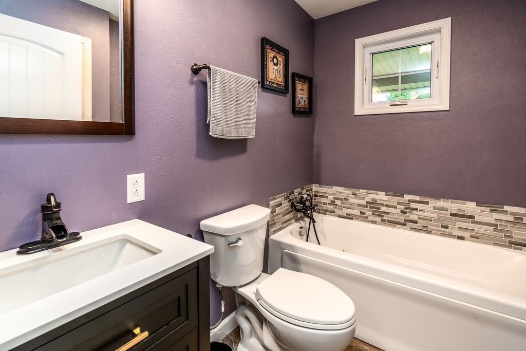 Image 28 of property listing at 3351 N McGeesville Road, Carbondale, IL 62902