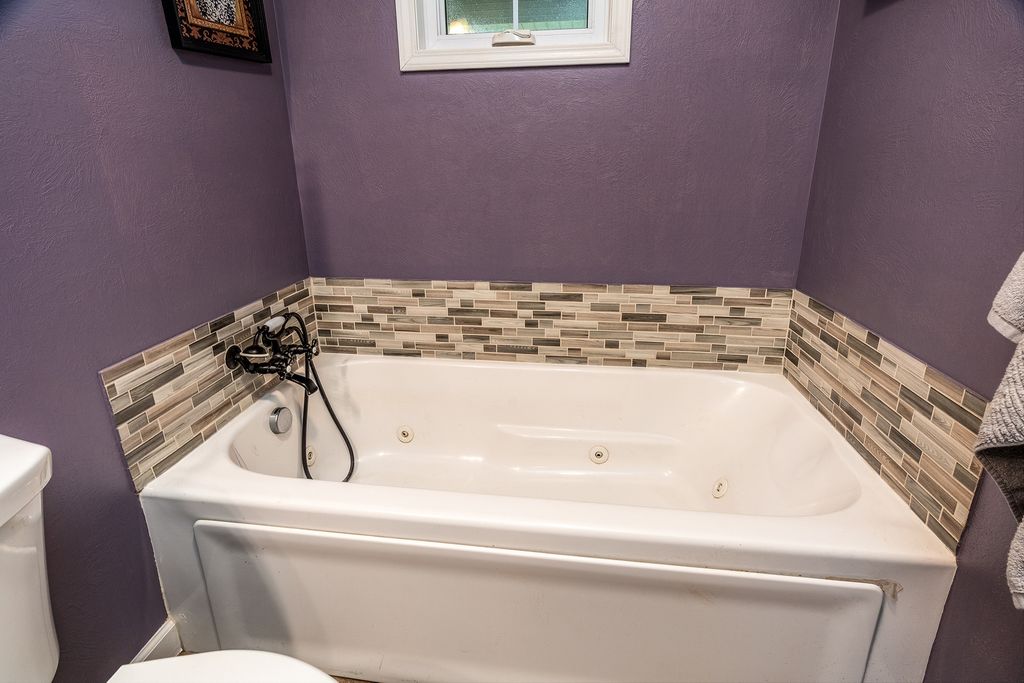Image 29 of property listing at 3351 N McGeesville Road, Carbondale, IL 62902