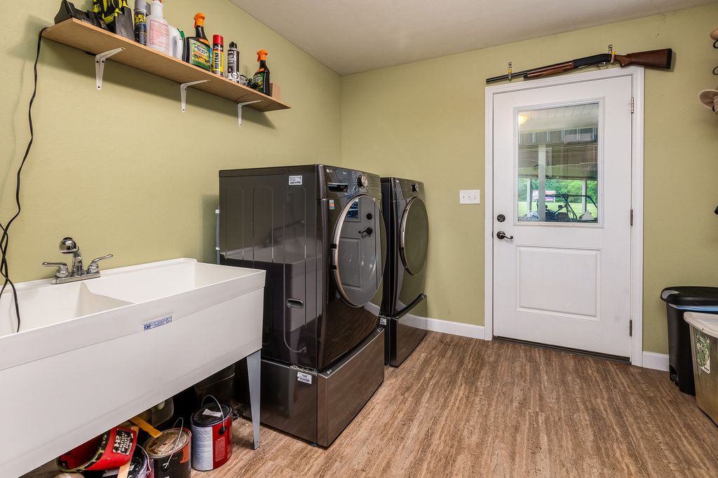 Image 30 of property listing at 3351 N McGeesville Road, Carbondale, IL 62902